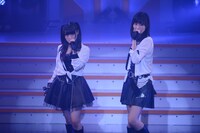 「SKE48リクエストアワー セットリストベスト50 2012～神曲かもしれない～」で45位に選ばれた「拗ねながら、雨…」を披露するSKE48。(C)AKS
