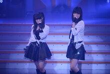 「SKE48リクエストアワー セットリストベスト50 2012～神曲かもしれない～」で45位に選ばれた「拗ねながら、雨…」を披露するSKE48。(C)AKS