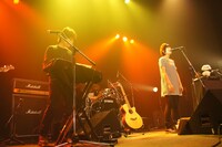 PANDA 1/2が10月14日北海道・札幌cube gardenで行った自主企画ライブの模様。