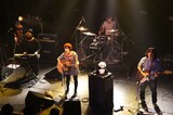 PANDA 1/2の10月14日札幌cube gardenでのライブの模様。