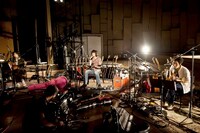 「ONE NIGHT ACOUSTIC RECORDING SESSION at NHK CR-509 Studio」のレコーディングの様子。