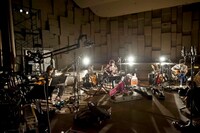 「ONE NIGHT ACOUSTIC RECORDING SESSION at NHK CR-509 Studio」のレコーディングの様子。