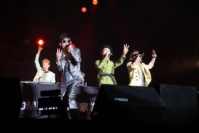 HOME MADE 家族とSEAMOのコラボレーションの模様（撮影：アラキシン）。