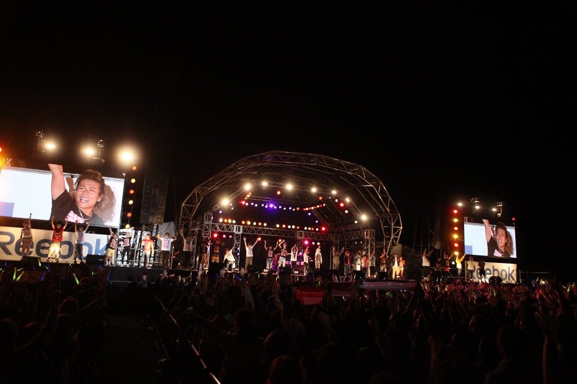 「家族 Fes. 2012」エンディングの様子（撮影：アラキシン）。
