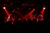 OGRE YOU ASSHOLE「100年後」リリースツアーの初日、長野・松本ALECX公演の様子。