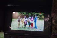 「住人十色」ビデオクリップ撮影時のオフショット。