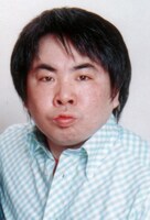 花の大学時代からの友人、ウッチーを演じるドランクドラゴン塚地武雅。(c)久住昌之・水沢悦子（エレガンスイブ）2010/「花のズボラ飯」製作委員会2012