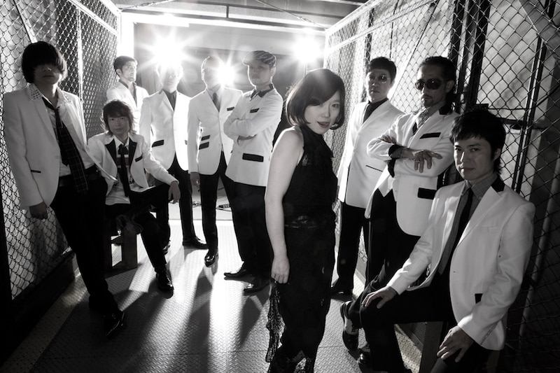 東京スカパラダイスオーケストラと中納良恵。