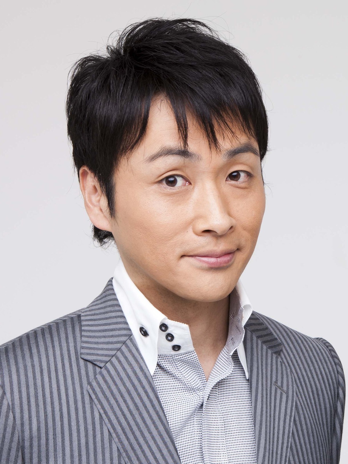 花のズボラな生活を実況する早井役を演じるアンジャッシュ児嶋一哉。(c)久住昌之・水沢悦子（エレガンスイブ）2010/「花のズボラ飯」製作委員会2012