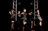 「Brave」のPV撮影をする9nine。