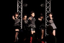 「Brave」のPV撮影をする9nine。