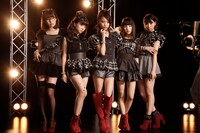 「Brave」のPV撮影をする9nine。