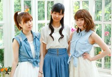 Berryz工房の清水佐紀、宮崎由加、光井愛佳からなるGREEN FIELDS。