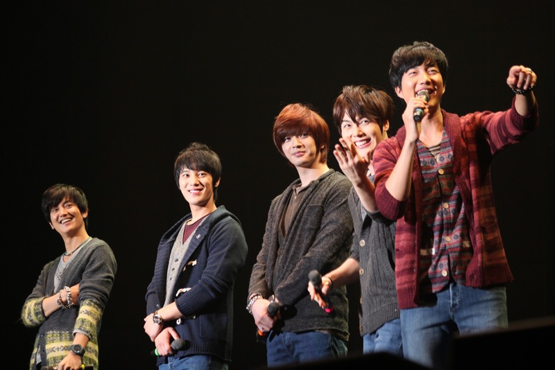 千葉・幕張メッセにて行われたファンイベント「超新星博☆3」の模様。