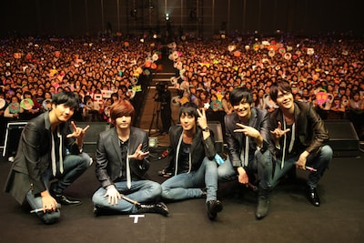 千葉・幕張メッセにて行われたファンイベント「超新星博☆3」の模様。