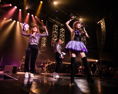 「MAON KUROSAKI LIVE 2012 FALL～2nd Anniversary～」の模様。