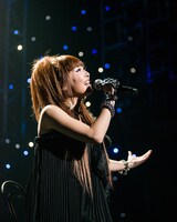 「MAON KUROSAKI LIVE 2012 FALL～2nd Anniversary～」の模様。
