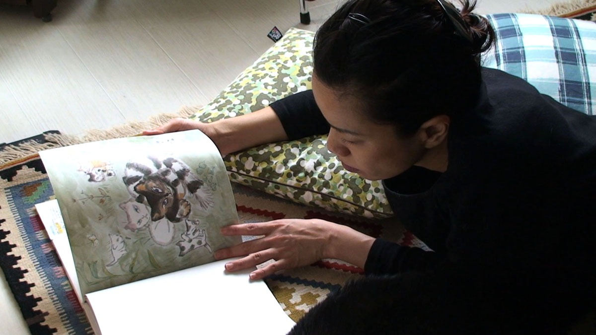 「ドキュメンタリー映画 100万回生きたねこ」のワンシーン。（C) ノンデライコ、contrall、東風