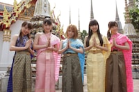 左からモーニング娘。の石田亜佑美、道重さゆみ、田中れいな、飯窪春菜、譜久村聖。