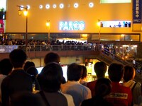 10月16日に行われた路上ライブの模様。