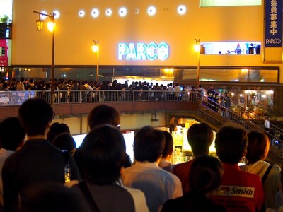 10月16日に行われた路上ライブの模様。