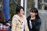 樋口日奈、伊藤万理華（写真左から）