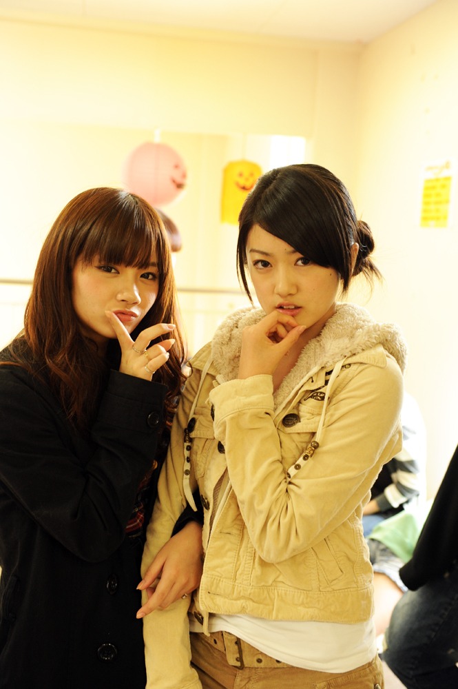 畠中清羅、樋口日奈（写真左から）