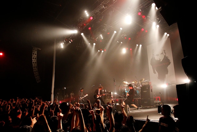 「LESSTHAN*RIOT vol.3」での9mm Parabellum Bulletのパフォーマンスの様子。