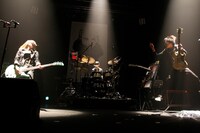 「LESSTHAN*RIOT vol.3」でのPOLYSICSのパフォーマンスの様子。