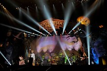 10月20日の神戸ワールド記念ホール公演よりAcid Black Cherry。（撮影：今元秀明、田中和子）