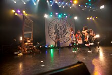 ギロチン台に配置されたファンとBIS。