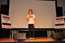 イベント序盤でリスナーに向かって挨拶する鬼龍院翔。