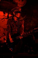 10月20日の神戸ワールド記念ホール公演よりK.A.Z（撮影：今元秀明、田中和子）