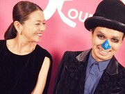 スタジオライブ収録後の小泉今日子（写真左）とH ZETT M（右）。