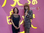 2008年11月28日放送回で共演した小泉今日子（写真左）と高見沢俊彦（右）。