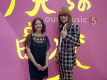 2008年11月28日放送回で共演した小泉今日子（写真左）と高見沢俊彦（右）。