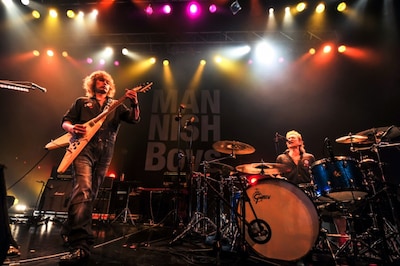 「MANNISH BOYS Presents CRAZY FRIENDS' COMING TO TOWN」ツアーファイナルの模様。