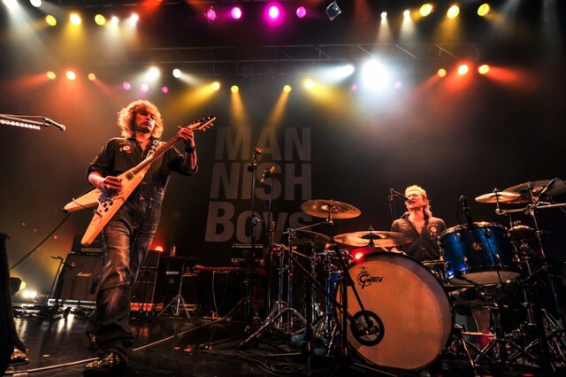 「MANNISH BOYS Presents CRAZY FRIENDS' COMING TO TOWN」ツアーファイナルの模様。