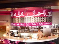 「モモカフェ」の内装