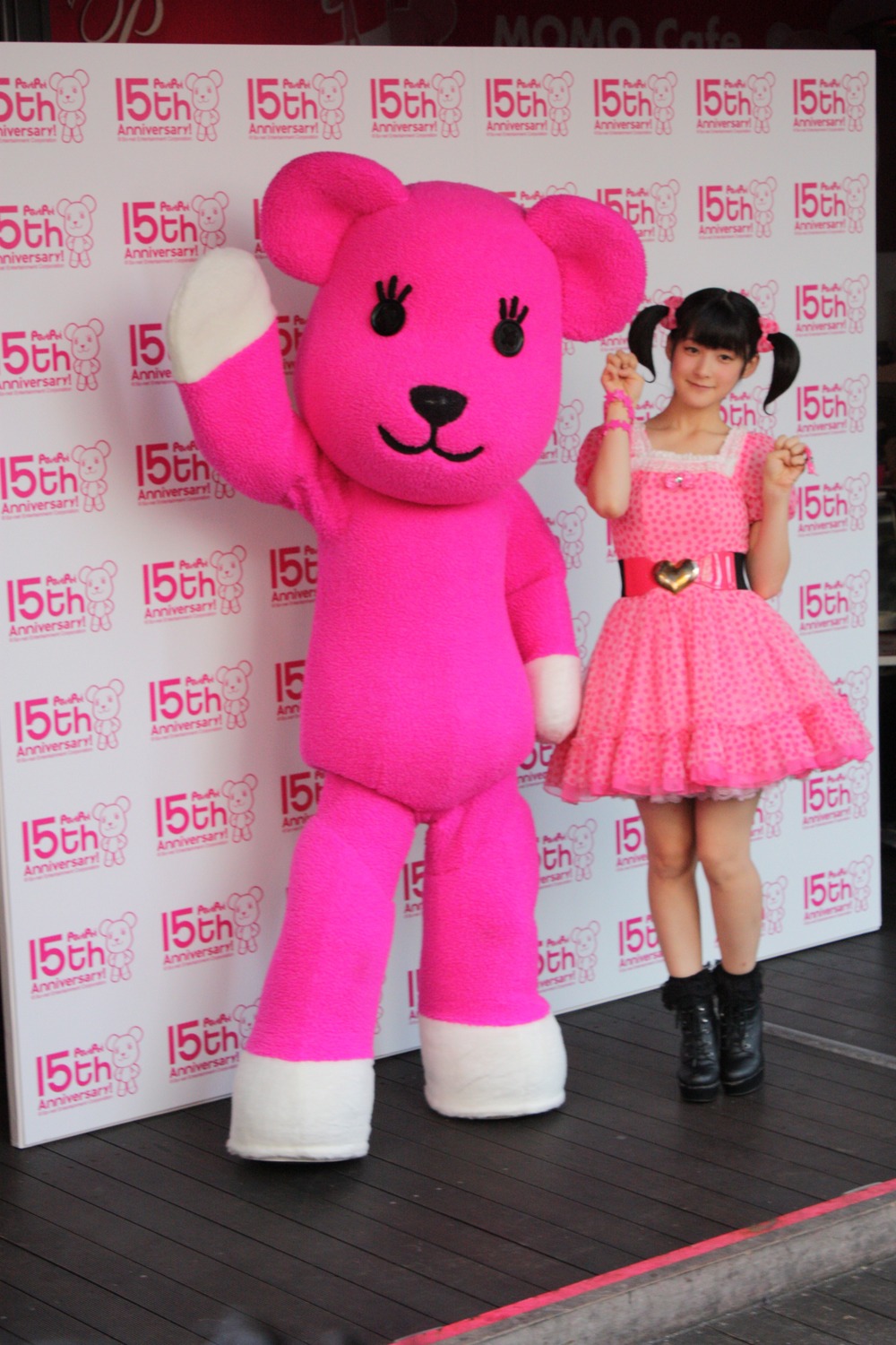 PostPetのモモ（左）とももち（右）。