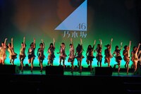 乃木坂46のライブの様子。