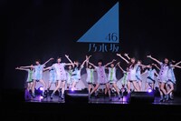 乃木坂46のライブの様子。