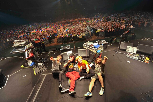 2011年12月23日の「SUPER DISCO Hits FINAL!!! ～そして伝説へ～」の模様。