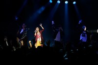 傳田真央とWAZZ UP。