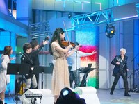 オープニング収録中の玉置浩二。