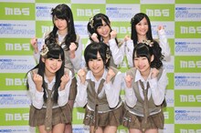会見に出席したNMB48メンバー。