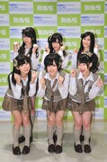 会見に出席したNMB48メンバー。