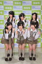 会見に出席したNMB48メンバー。