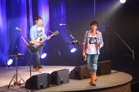 「YUZU LIVE CIRCUIT 2012 YUZU YOU ～二人で、どこへでも～」横浜文化体育館公演の様子。