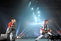 「るろうに剣心」のキャラクターに扮したBREAKERZの3人。（撮影：今元秀明、田中和子）